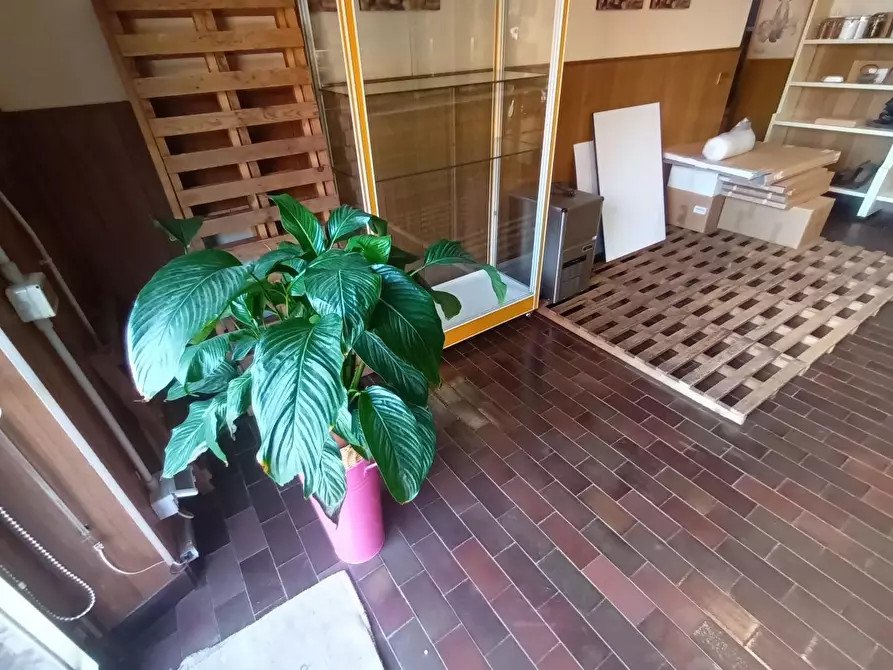 locale commerciale in vendita a Lucca in zona Centro Città