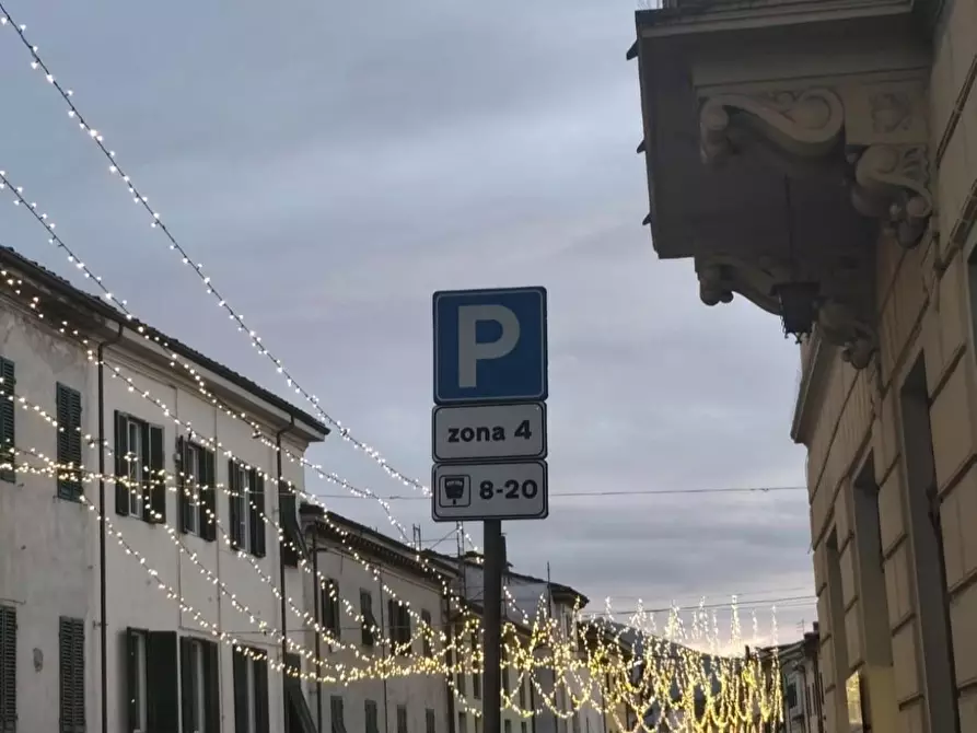 locale commerciale in vendita a Lucca in zona Centro Città