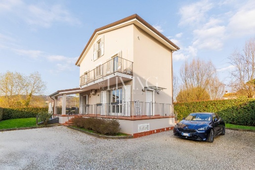 casa indipendente in vendita a Lucca in zona Centro Città