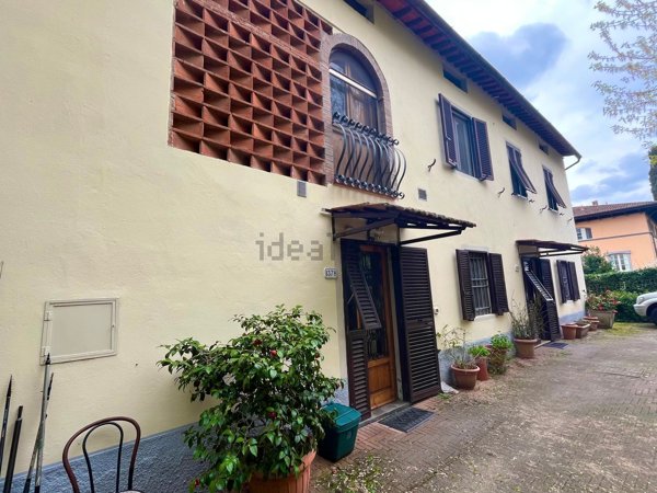 casa indipendente in vendita a Lucca in zona Montuolo