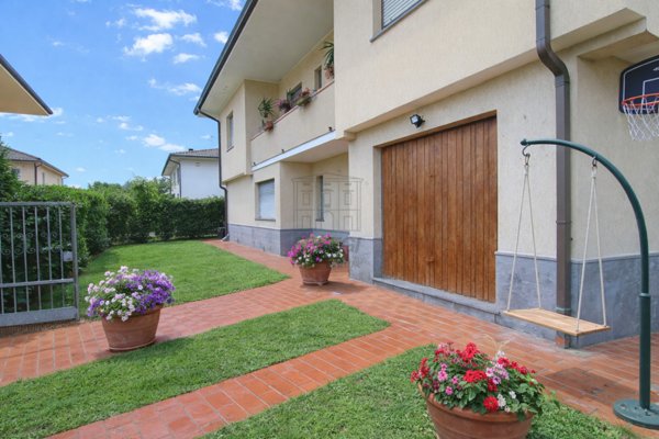 casa indipendente in vendita a Lucca in zona Centro Città