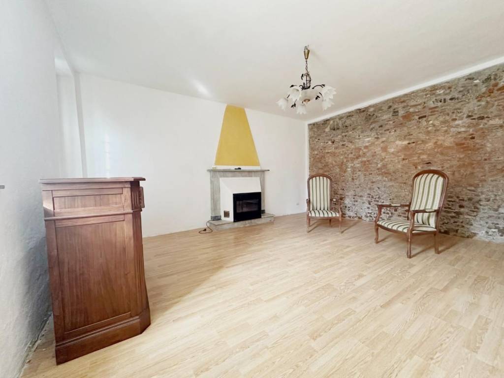 casa indipendente in vendita a Lucca in zona Montuolo