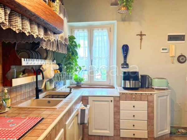 casa indipendente in vendita a Lucca in zona Ponte San Pietro
