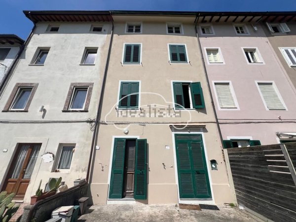 casa indipendente in vendita a Lucca in zona Nave