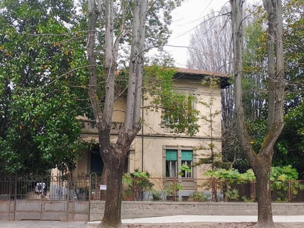 casa indipendente in vendita a Lucca in zona Centro Città