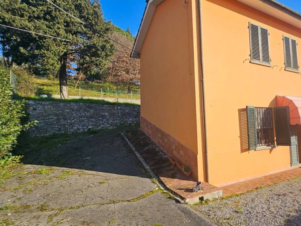 casa indipendente in vendita a Lucca in zona Ponte a Moriano