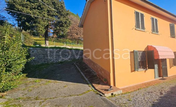 casa indipendente in vendita a Lucca in zona Ponte a Moriano