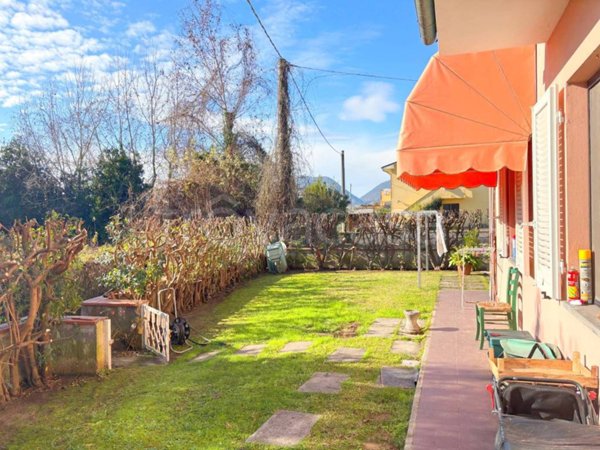 casa indipendente in vendita a Lucca in zona Ponte San Pietro
