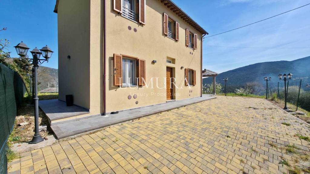 casa indipendente in vendita a Lucca in zona Santa Maria del Giudice