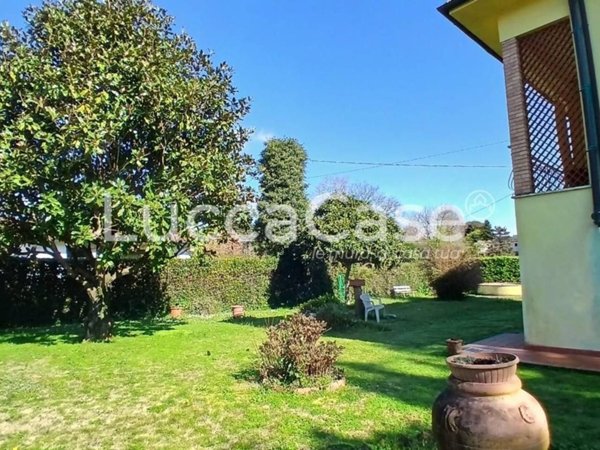 casa indipendente in vendita a Lucca in zona Farneta