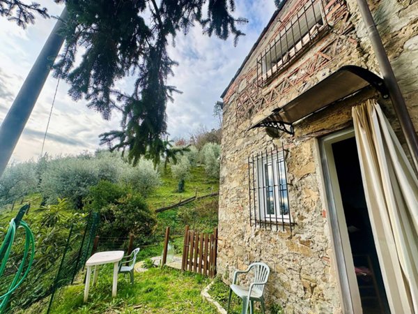 casa indipendente in vendita a Lucca in zona Ciciana
