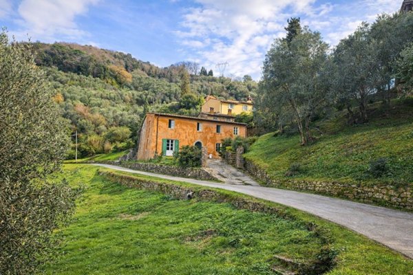 casa indipendente in vendita a Lucca in zona Mutigliano