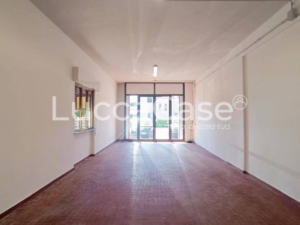 negozio in vendita a Lucca in zona Zona San Concordio