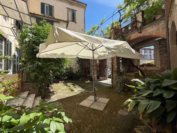 ufficio in vendita a Lucca in zona Centro Città