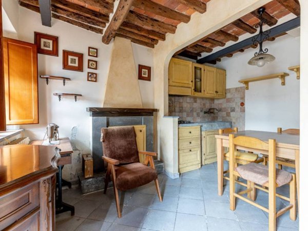 casa indipendente in vendita a Lucca in zona Maggiano