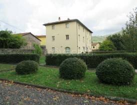 casa indipendente in vendita a Lucca in zona Ponte a Moriano