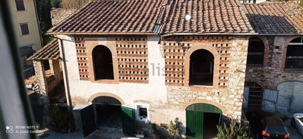 casa indipendente in vendita a Lucca in zona Montuolo