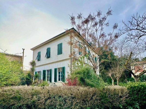 casa indipendente in vendita a Lucca in zona Nozzano