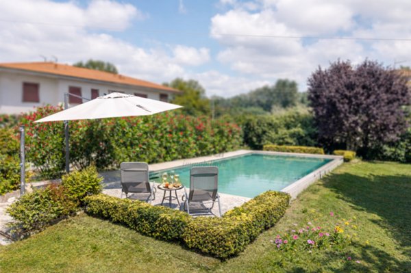 casa indipendente in vendita a Lucca in zona Centro Città