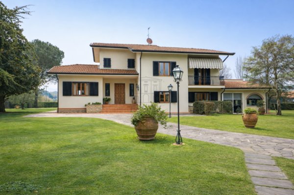 casa indipendente in vendita a Lucca in zona Centro Città