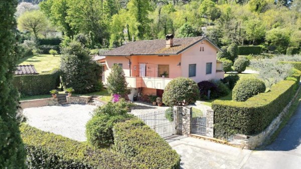 casa indipendente in vendita a Lucca