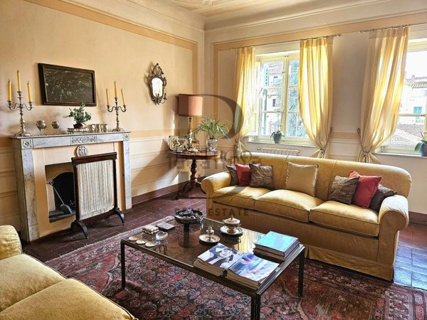 appartamento in vendita a Lucca in zona Centro Città