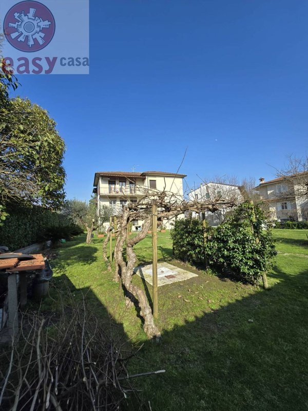 casa indipendente in vendita a Lucca in zona Nave
