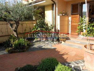casa indipendente in vendita a Lucca in zona Centro Città