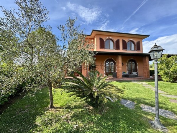 casa indipendente in vendita a Lucca in zona Monte San Quirico