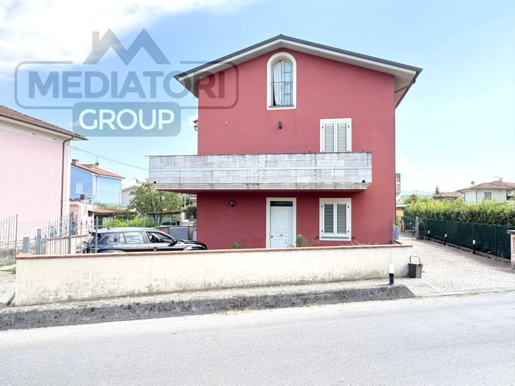 casa indipendente in vendita a Lucca in zona San Pietro a Vico