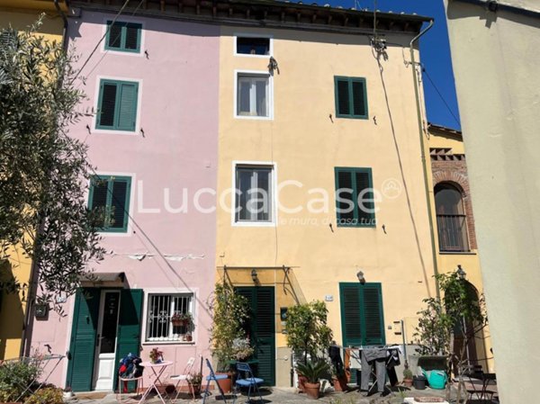 casa indipendente in vendita a Lucca in zona zona Sorbano