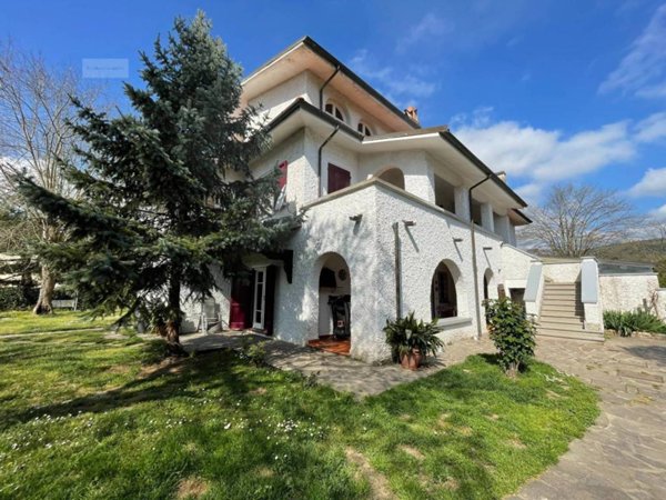casa indipendente in vendita a Lucca in zona Maggiano