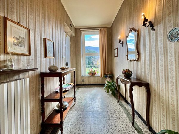 casa indipendente in vendita a Lucca in zona Montuolo