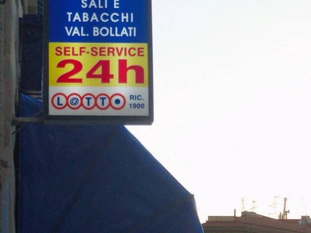 negozio in vendita a Lucca in zona Centro Città