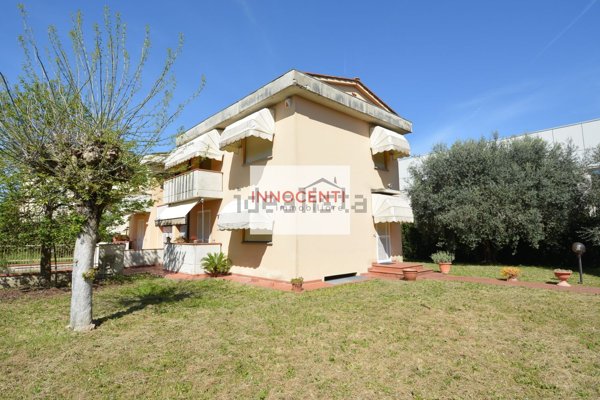 casa indipendente in vendita a Lucca in zona zona Arancio