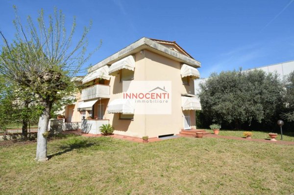 casa indipendente in vendita a Lucca in zona zona Arancio
