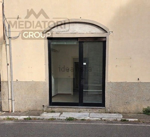 locale commerciale in vendita a Lucca in zona Centro Città