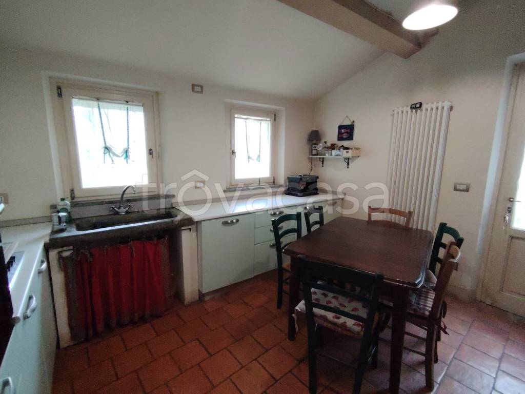 casa indipendente in vendita a Lucca in zona Meati