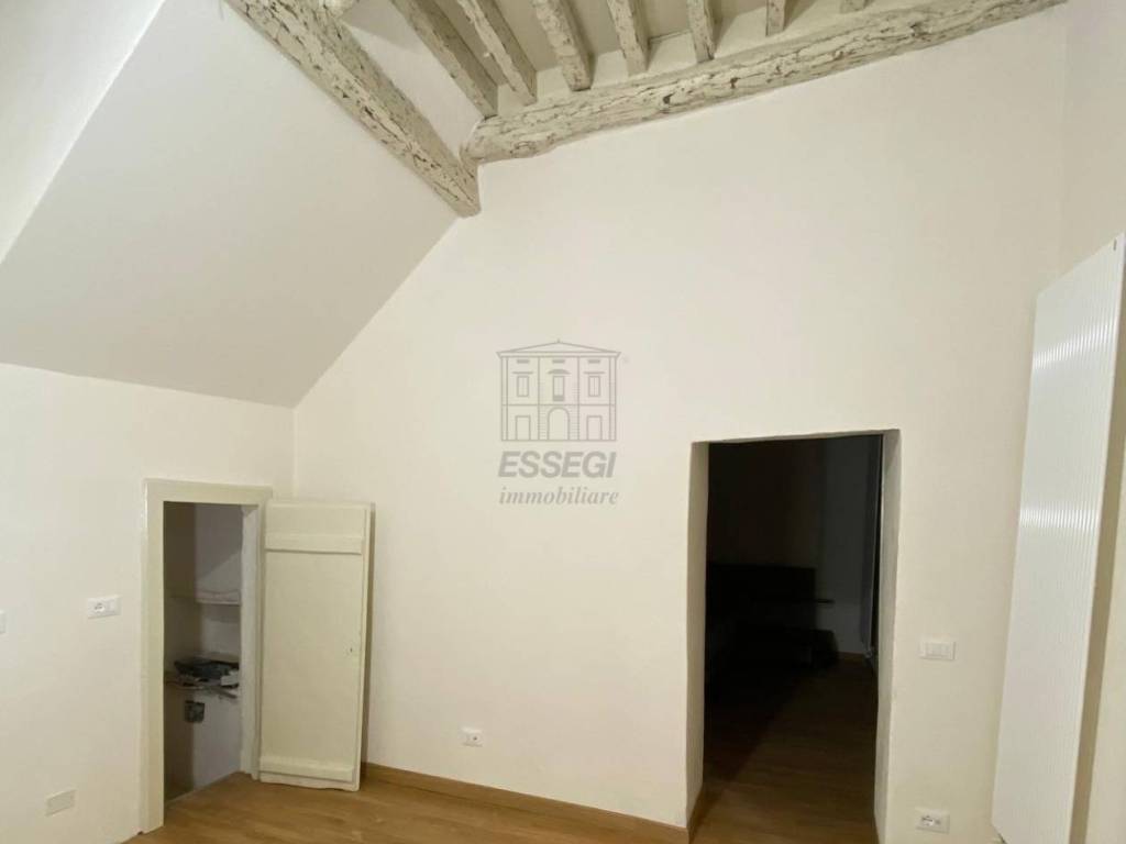 negozio in vendita a Lucca in zona Centro Città