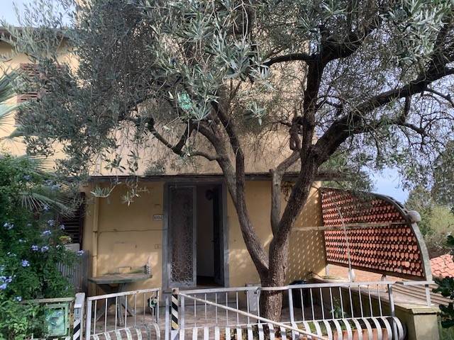 casa indipendente in vendita a Lucca in zona San Lorenzo a Vaccoli