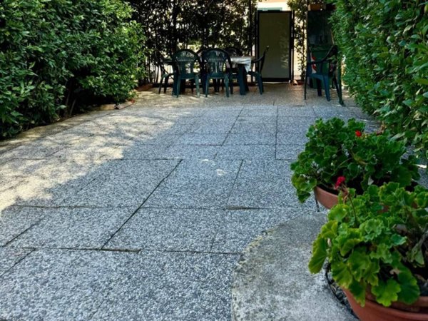 casa indipendente in vendita a Lucca in zona Carignano