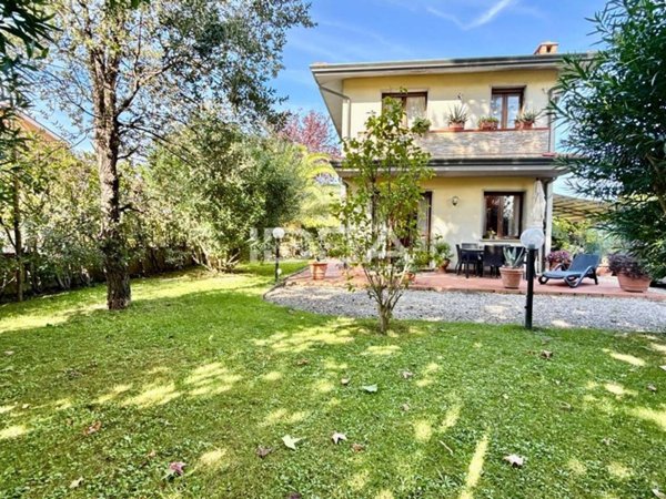 casa indipendente in vendita a Lucca in zona Picciorana