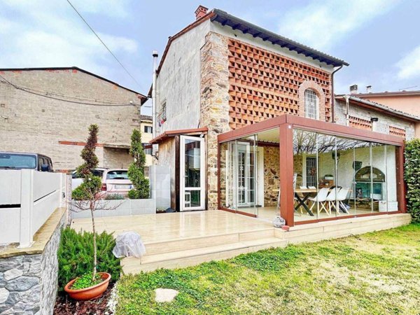 casa indipendente in vendita a Lucca in zona Picciorana