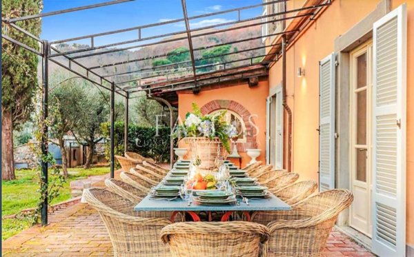 casa indipendente in vendita a Lucca in zona Maggiano
