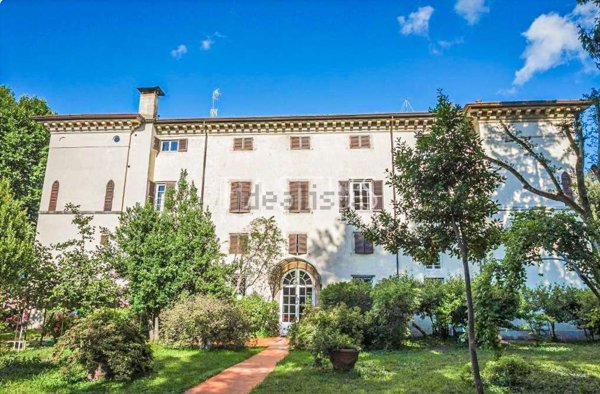 casa indipendente in vendita a Lucca in zona Massa Pisana