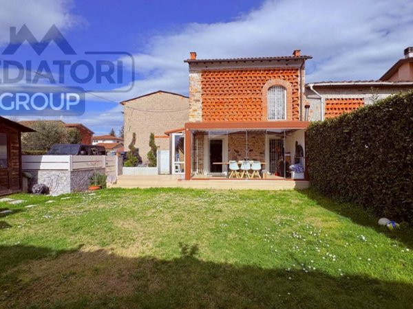 casa indipendente in vendita a Lucca in zona zona Antraccoli