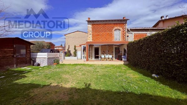 casa indipendente in vendita a Lucca in zona zona Antraccoli