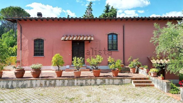 casa indipendente in vendita a Lucca in zona Ponte a Moriano