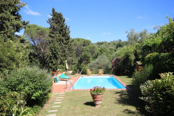 casa indipendente in vendita a Lucca in zona Meati