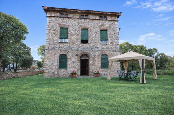 casa indipendente in vendita a Lucca in zona Balbano